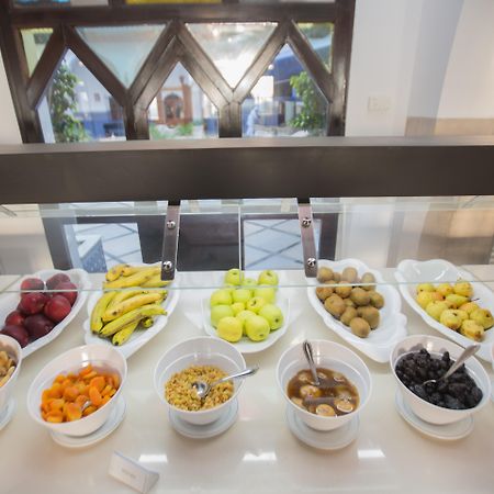 El Minzah Hotel Tanger Restaurace fotografie A selection of dried fruit