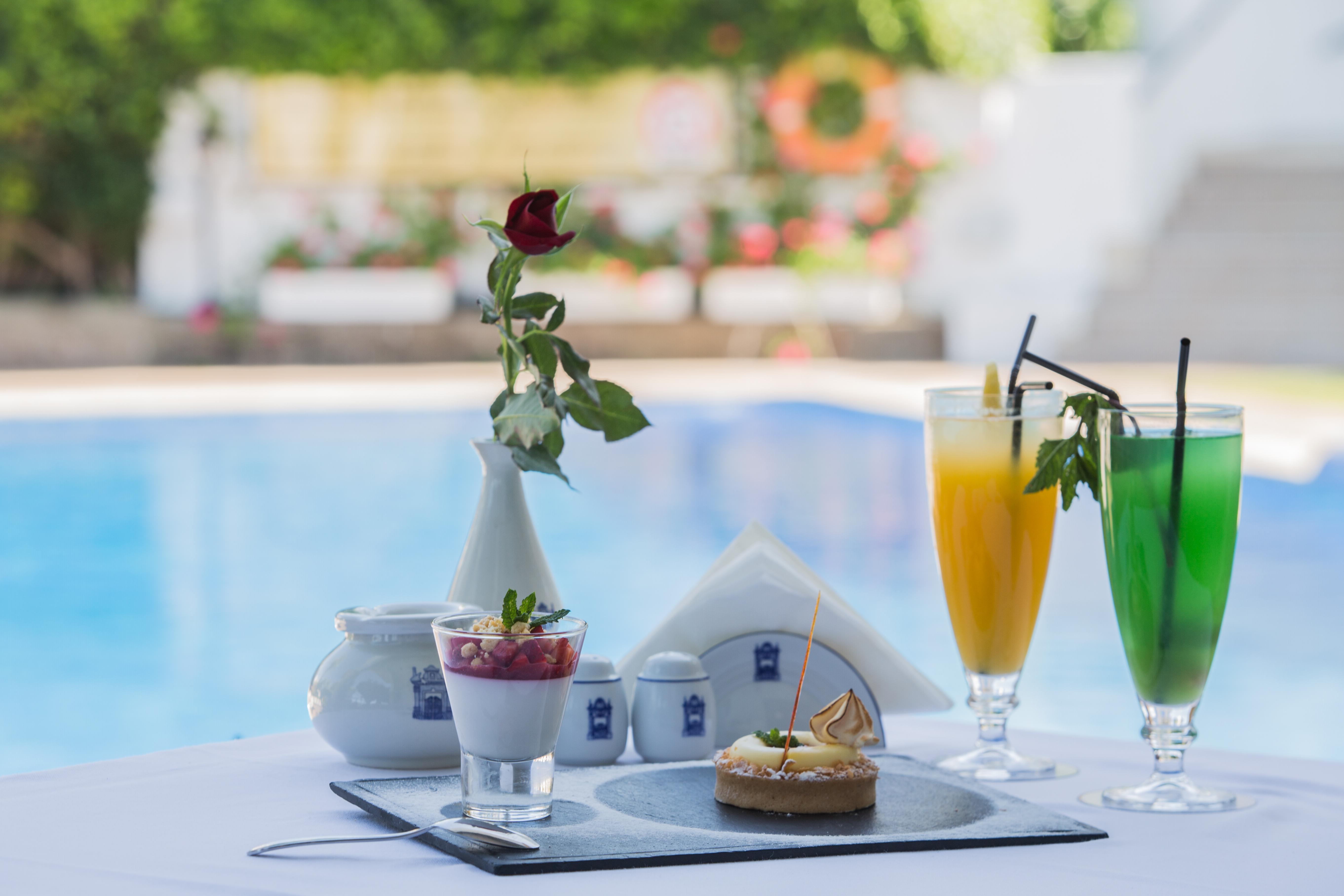 El Minzah Hotel Tanger Exteriér fotografie A selection of drinks